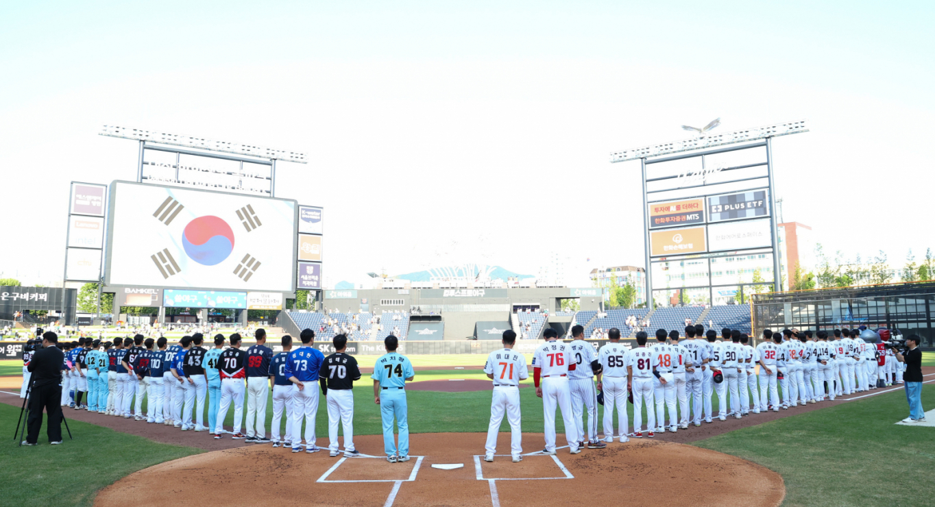 '빙그레 <b>레전드</b>' 이강돈·한희민·김상국, <b>올스타전</b> 시구 맡았다