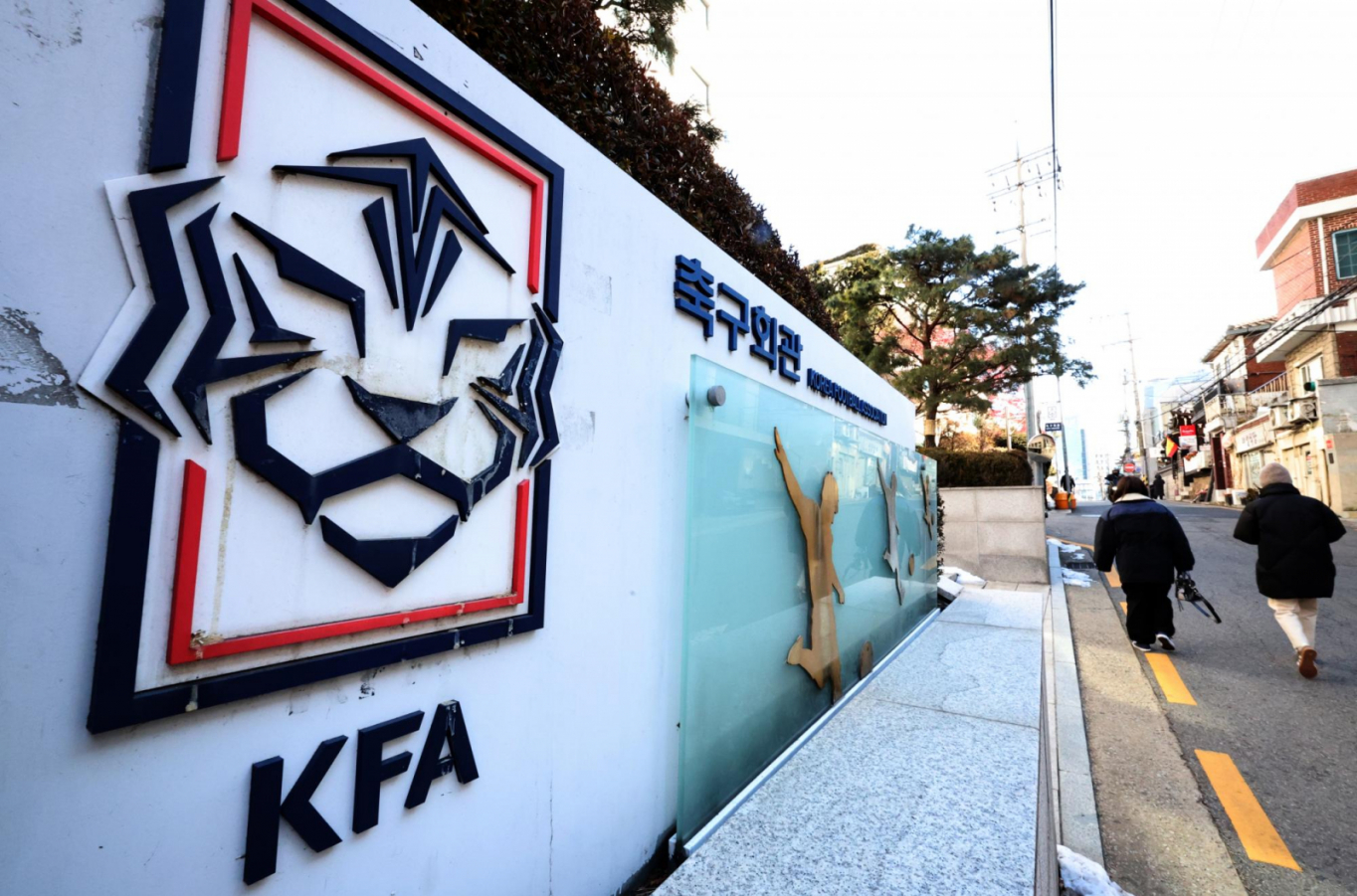 KFA, 연령별 <b>대표팀</b> 새사령탑 <b>선임</b>… U16 <b>감독</b> 신설·투트랙 운영