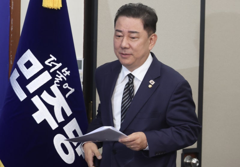 [<b>관세협상 타결</b>] <b>김병기</b> " 한미 <b>관세 협상</b> 성공적… 역시 이재명 정부"