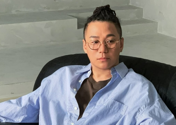 '이혼' <b>윤민수</b>, <b>전처와</b> '한집살이' 충격 고백… "두 달 전 서류 정리"