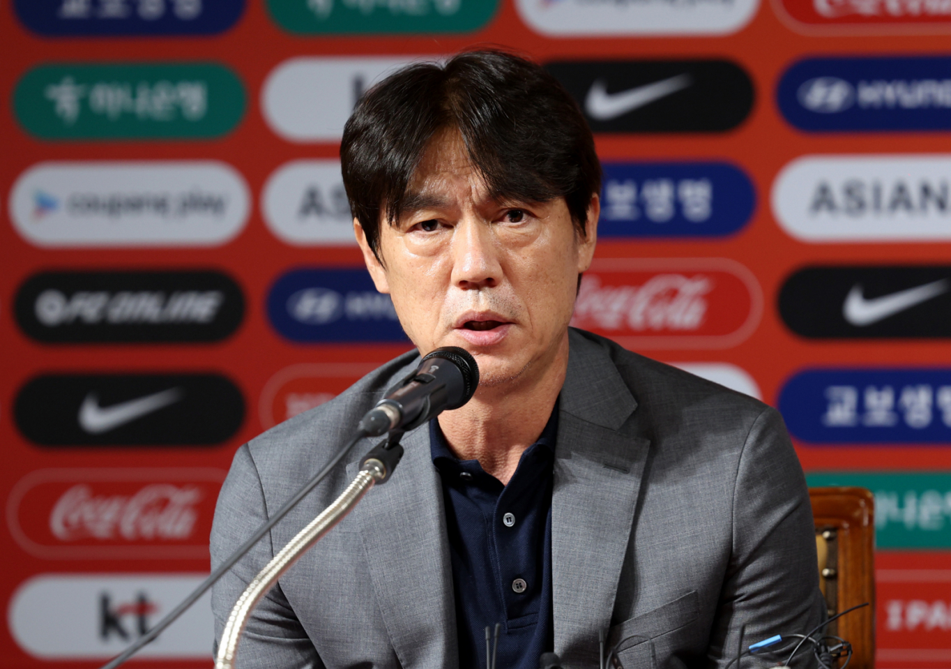 <b>캡틴</b> <b>손흥민</b>, 완장 내려놓나… 홍명보호 주장 <b>교체</b> 가능성 시사