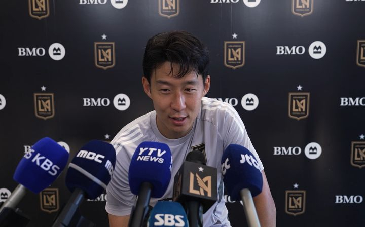 <b>손흥민</b> "홈 <b>데뷔</b> 앞둔 설렘…구단 우승컵이 LAFC 이적 목표"