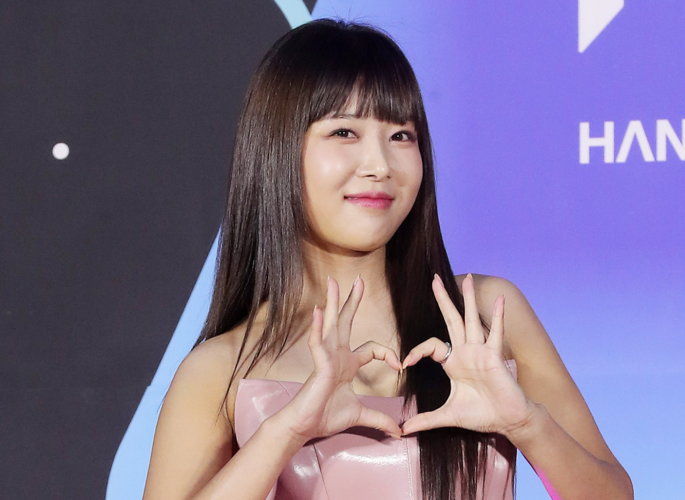 원걸 <b>유빈</b> "언니 유방암 뇌로 전이, 약값만 연 2억"… 도움 호소