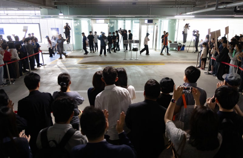 <b>미국 구금</b> 근로자 <b>귀환</b>…LG엔솔 "비자 문제, 좋은 결과 만들 것"(종합)