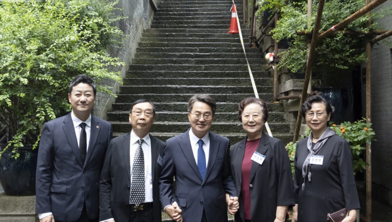 <b>김동연</b> 경기도지사, 중국 <b>충칭 임시정부 청사</b> 방문
