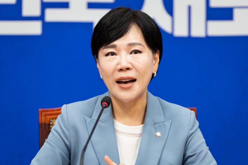 전현희 더불어민주당 수석 최고위원이 28일 서울 여의도 국회에서 현안 관련 기자간담회를 열었다. /사진=뉴스1