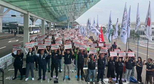 추석 황금연휴 앞두고 초비상… 전국 <b>공항 노동자</b>들 '<b>총파업</b>' 돌입