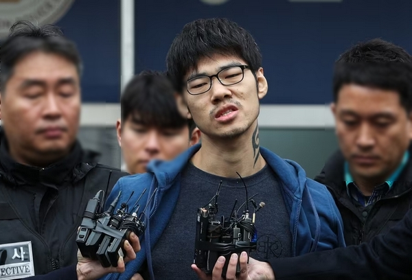 2018년 10월14일 서울 강서구 한 PC방에서 아르바이트생을 무참히 살해한 김성수가 징역 30년을 선고받아 복역 중이다. 사진은 2018년 PC방 아르바이트생을 흉기로 찔러 살