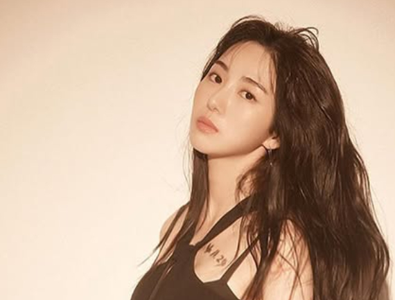 <b>권민아</b> "친언니 유방암, 술파티 괴로워"… <b>W코리아</b> 작심 <b>비판</b>