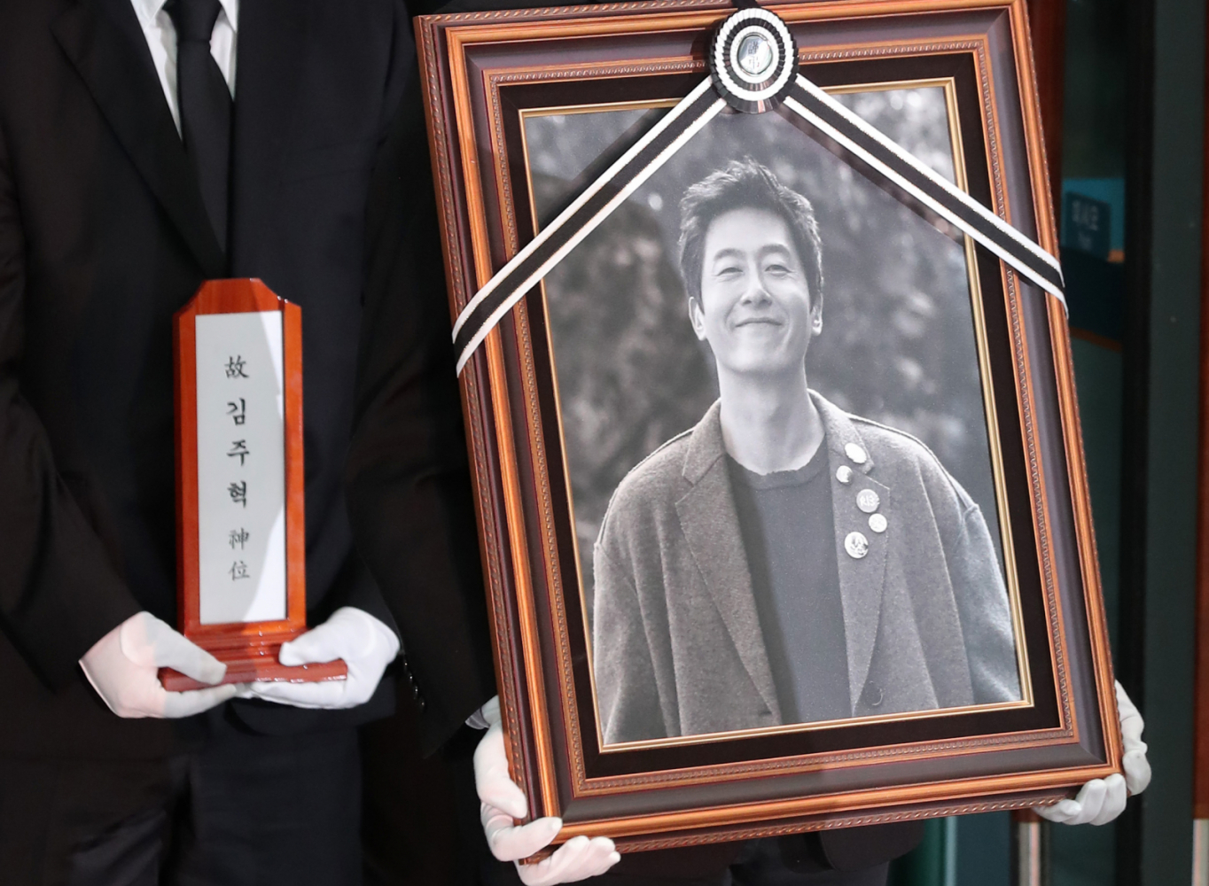 영원히 기억될 '구탱이형'… <b>김주혁</b> 사망 <b>8주기</b> '향년 45세'