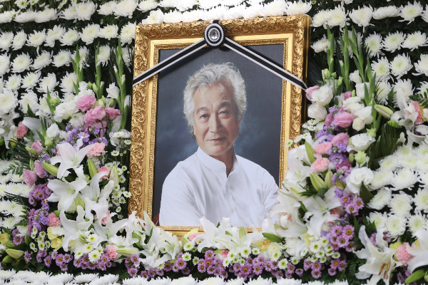 그리운 영화계 '큰 별'… '미남 스타' 신성일, 폐암으로 사망 [오늘의역...