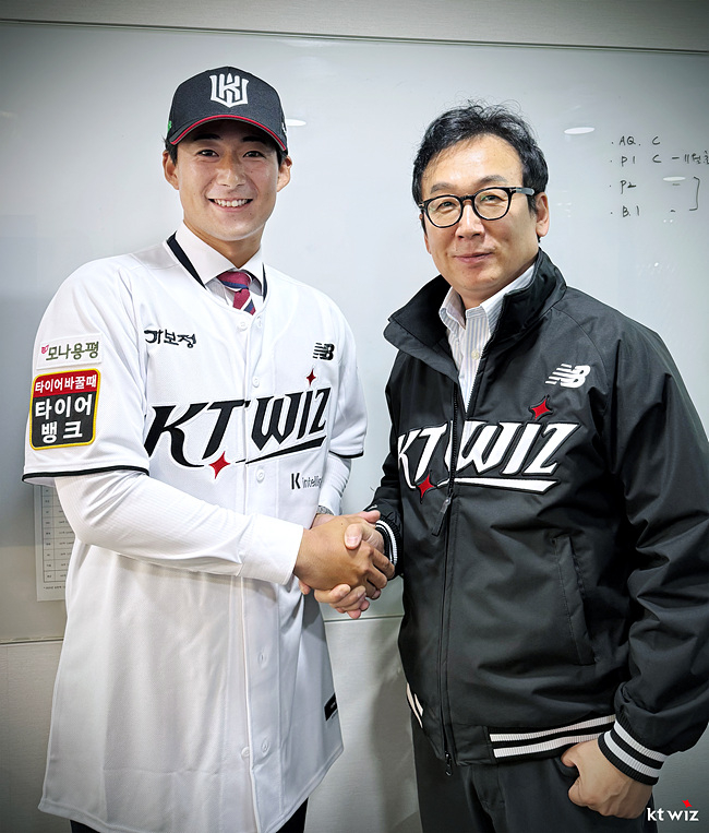 <b>KT</b>, '일본 독립리그' 출신 <b>스기모토 영입</b>… 최고 154 우완 투수