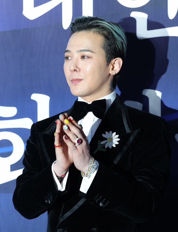 '<b>기부</b>천사' <b>지드래곤</b>, <b>홍콩</b> 화재 참사에 100만 <b>홍콩</b>달러 <b>기부</b>