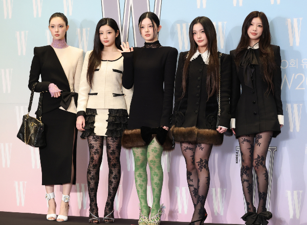 '<b>아일릿</b> 소속사' 빌리프랩, 뉴진스 팬덤 '<b>팀 버니즈</b>'에 억대 <b>손배소</b> 제...