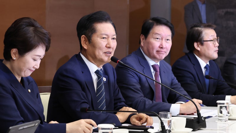 3개월 만에 다시 만난 정청래·최태원… RE100 산단 등 <b>지역발전 논의</b>