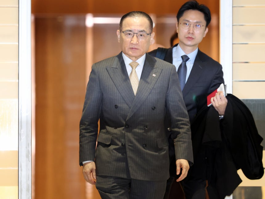 위성락 국가안보실장이 지난 16일(이하 현지시각) 미국 워싱턴 D.C.인근 덜레스 국제공제공항에서 기자들과 만나 "한국의 핵추진잠수함 건조 및 보유 추진과 관련해 호주와 같은 방식의 한미 간 별도 협정을 도출하는 