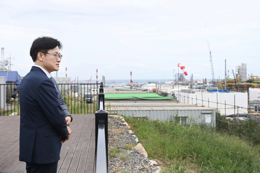 지난달 9월19일 S-OIL(에쓰오일) 샤힌 프로젝트 건설 현장에 방문한 김정관 산업통상부 장관 /사진=뉴시스(산업통상부 제공)