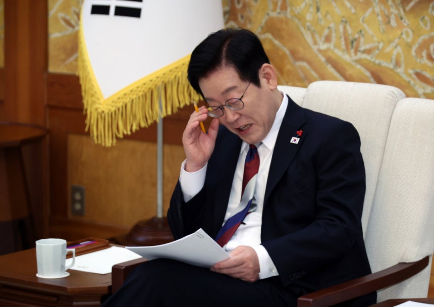 .이재명 대통령이 방송미디어통신심의위원회 출범 후 약 3개월 만에 첫 위원을 위촉했다./사진=청와대통신사진기자단