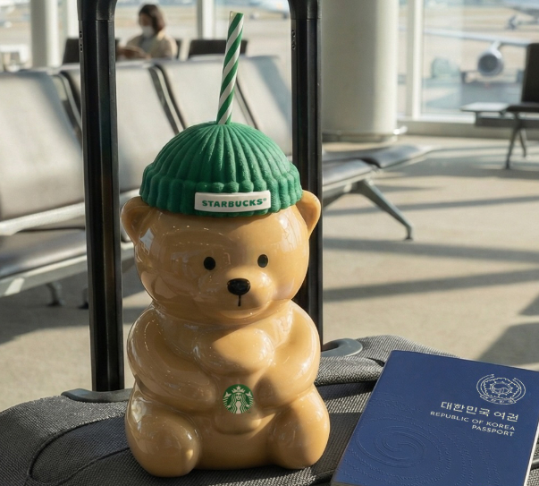 지난 29일 국내 재출시된 스타벅스 한정 굿즈인 '베어리스타 콜드컵'이 인기를 끌고 있다./사진=스타벅스 코리아 공식 인스타그램