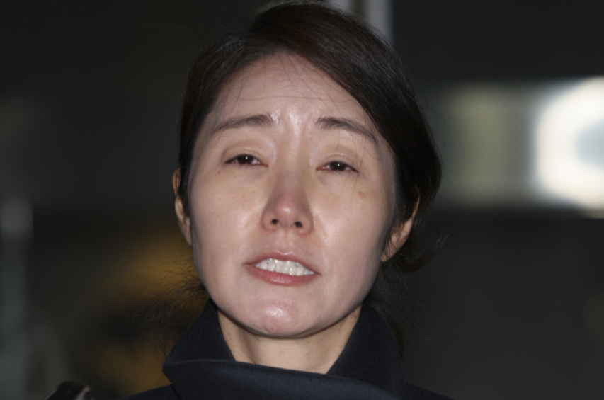 공천헌금 1억원 수수 의혹을 받고 있는 강선우 무소속 의원이 지난 1월21일 새벽 서울 마포구 서울경찰청 공공범죄수사대에 피의자 신분으로 조사를 마치고 밖으로 나서며 취재진의 질문에 답하고 있다. / 사진=뉴시스