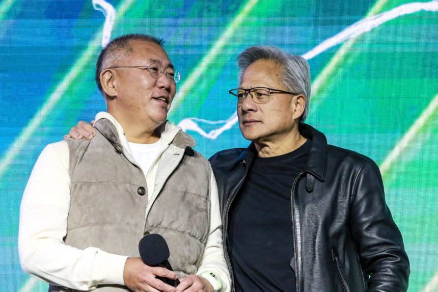 젠슨 황 엔비디아 최고경영자(CEO)와 정의선 현대차그룹 회장이 지난해 10월 엔비디아 지포스 게이머 페스티벌에 참석한 모습. /사진=뉴시스