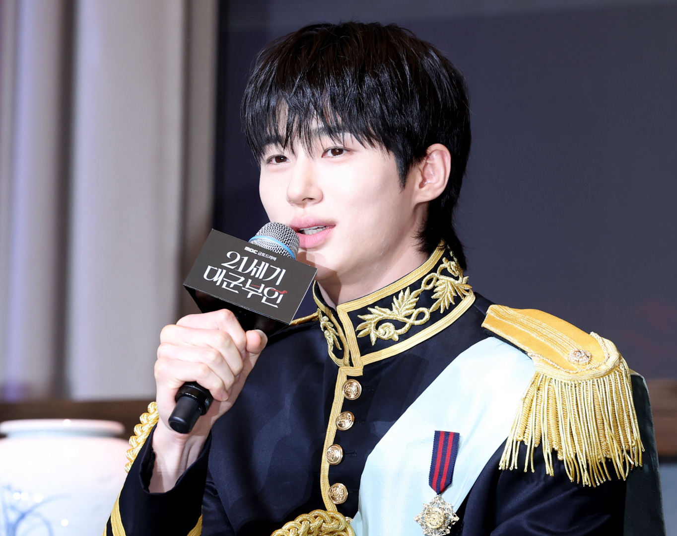 변우석, '21세기 대군부인' 역사 왜곡 논란 사과…"무거운 마음"