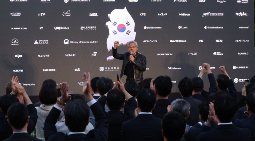 젠슨 황 엔비디아 최고경영자(CEO)가 지난 8일 서울 중구 신라호텔에서 열린 '엔비디아 코리아 AI 에코시스템 리셉션'에서 발언하고 있다./사진=공동취재