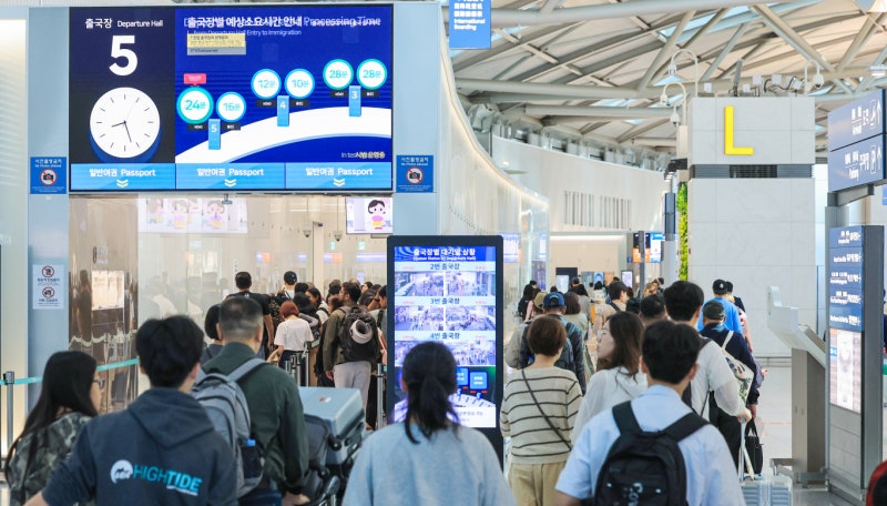 인천공항 여직원휴게실 배변 흔적…CCTV 보니 중국인 추정 남성 소행