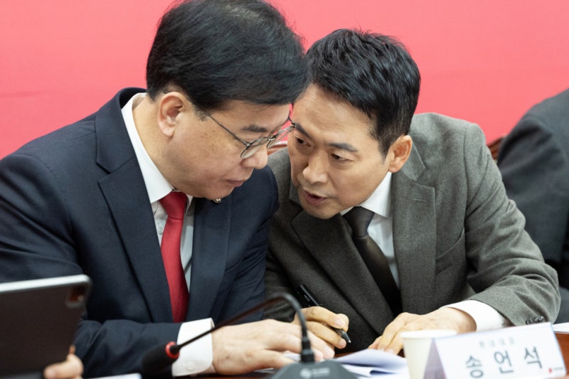 장동혁·한동훈·이준석, 장례식장 첫 대면…'위로의 술' 대화