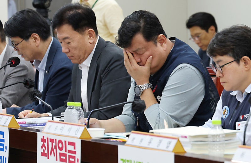 내년 <b>최저임금</b> 노사 격차 '690원'까지 줄었다…14일 최종 타결 전망