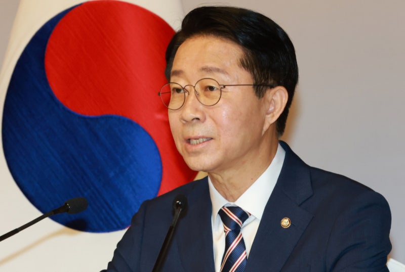 <b>조정식</b> 의장 "헌법개정자문위 출범…여야 특위 구성해 내년 개헌 논의"