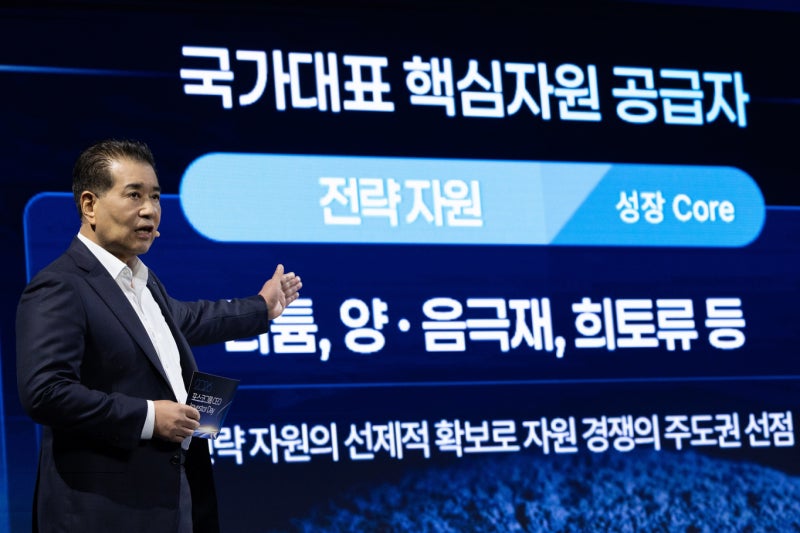 <b>포스코홀딩스</b>, 2분기 전 사업 순항…'트리플 코어' 전략 시동(종합)