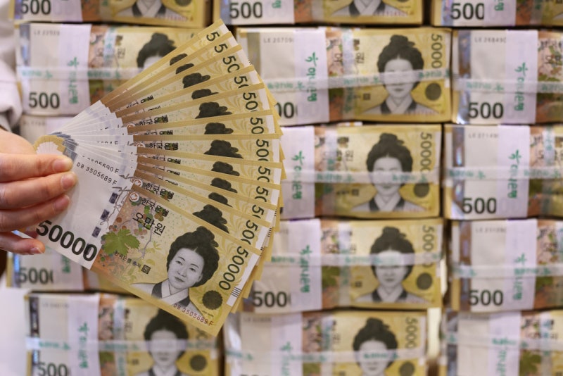 저축은행 예금금리 연 4% 재돌파… 1000만 원 넣으면 예금 이자 얼마나 나올까?