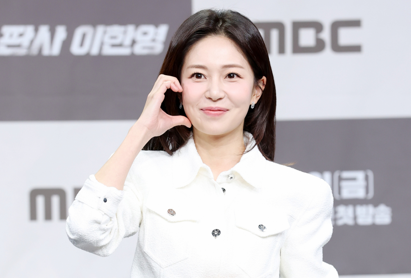'1월의 신부' <b>백진희</b>, <b>남편</b>은 캐나다 거주 직장인…장거리 연애 결실