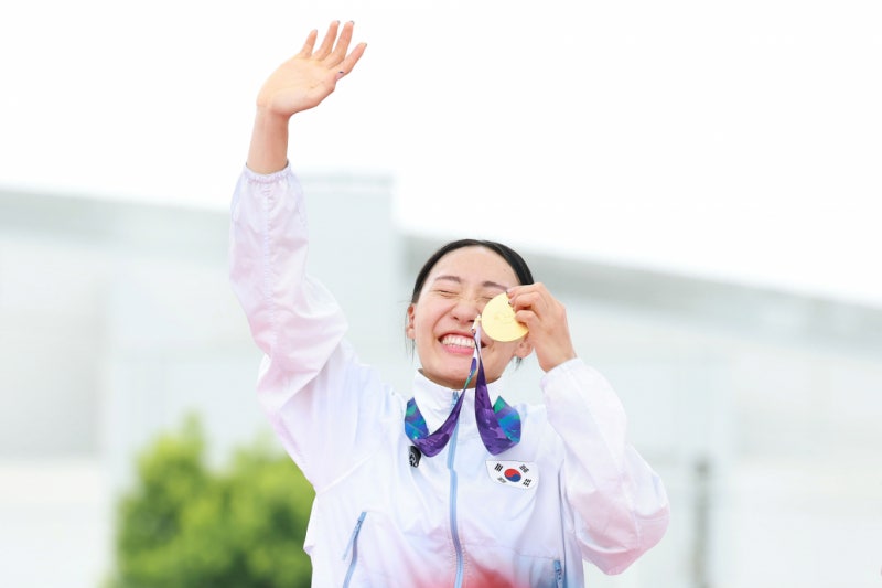 <b>성승민</b>, 한국 첫 <b>금메달</b>…여자 <b>근대5종</b> 새 역사