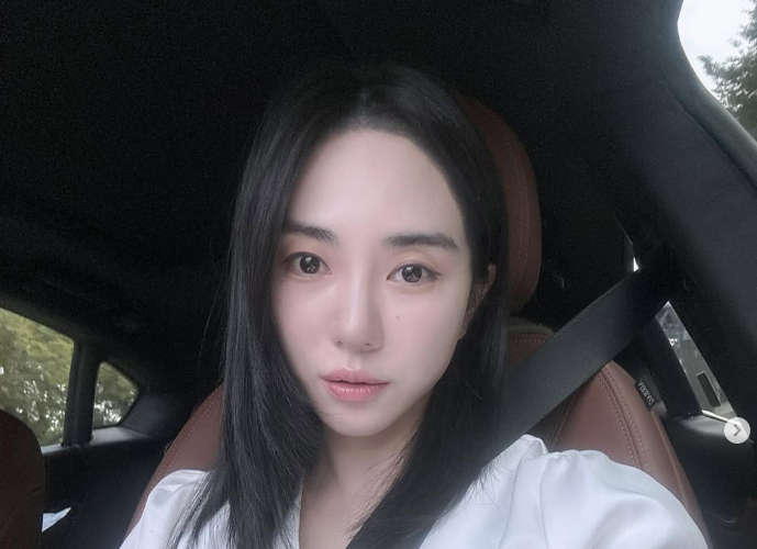 그룹 AOA 출신 권민아가 최근 한 피부과에서 경험한 부당한 응대를 공개하며 억울함을 호소했다./사진=권민아 인스타그램