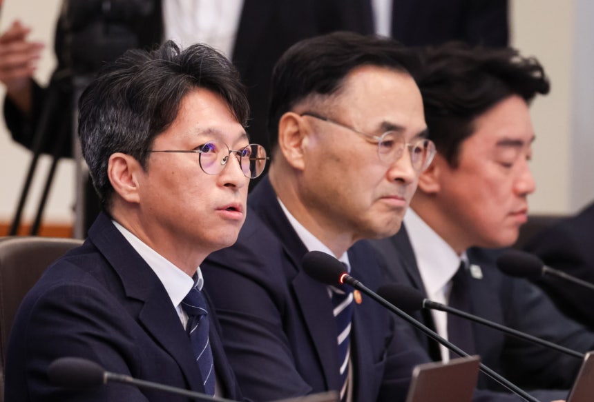 국토교통부는 6일 국무회의에서 '전세사기피해자 지원 및 주거안정에 관한 특별법' 시행령 개정안이 의결됐다고 밝혔다. 사진은 29일 청와대에서 열린 국무회의에서 홍지선 국토교통부 장관이 발언하는 모습./사진=뉴스1