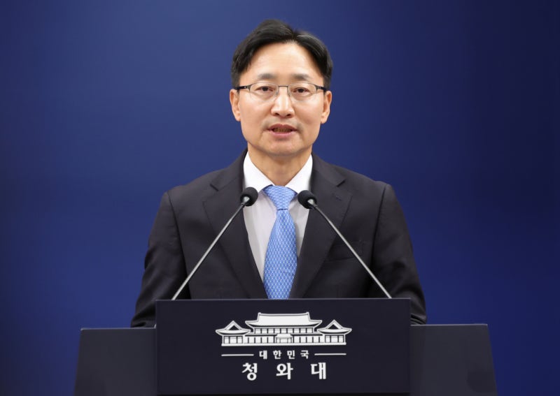 새 <b>비서실장</b>에 <b>임광현</b> 국세청장…민생경제 집중 의지