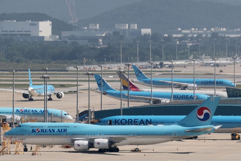 무거워지는 <b>비행기</b>표…내달 국제선 유류할증료 최대 17%↑