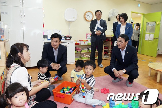 <b>야름</b>나무 어린이집 방문한 김성렬 차관