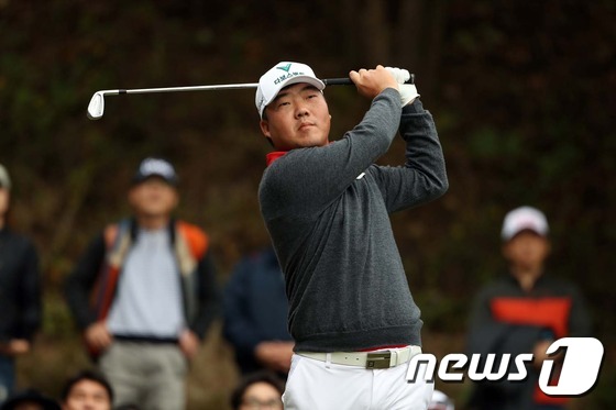 이기상, 악천후 속 SK텔레콤 오픈 1라운드 단독 선두 이기상, 악천후 속 SK텔레콤 오픈 1라운드 단독 선두