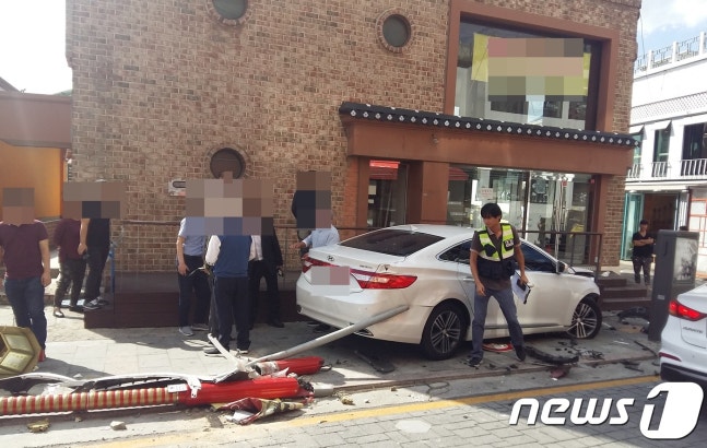 인천 차이나타운 음식점서 발레파킹 중 급발진…6명 중경상 | 인스티즈