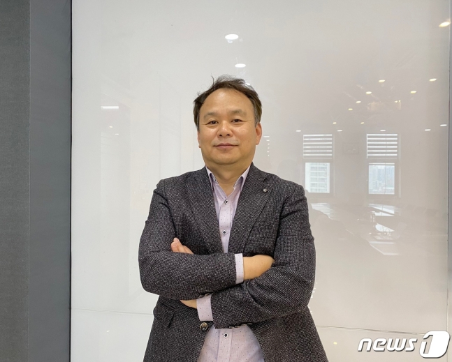 박재구 래피젠 대표가 경기도 수원시 공장 회의실에서 인터뷰를 하고 있다. © 뉴스1 신윤하 기자