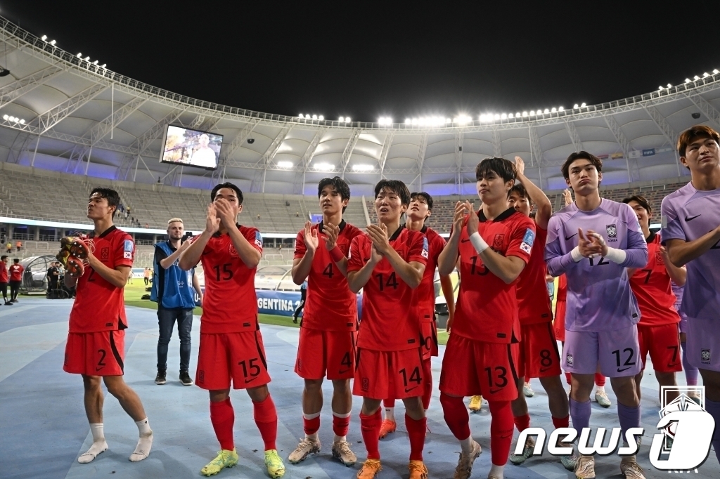 [U20 월드컵] '축구 열강' 강세 속 돋보이는 김은중호, 아시아 유일 생존