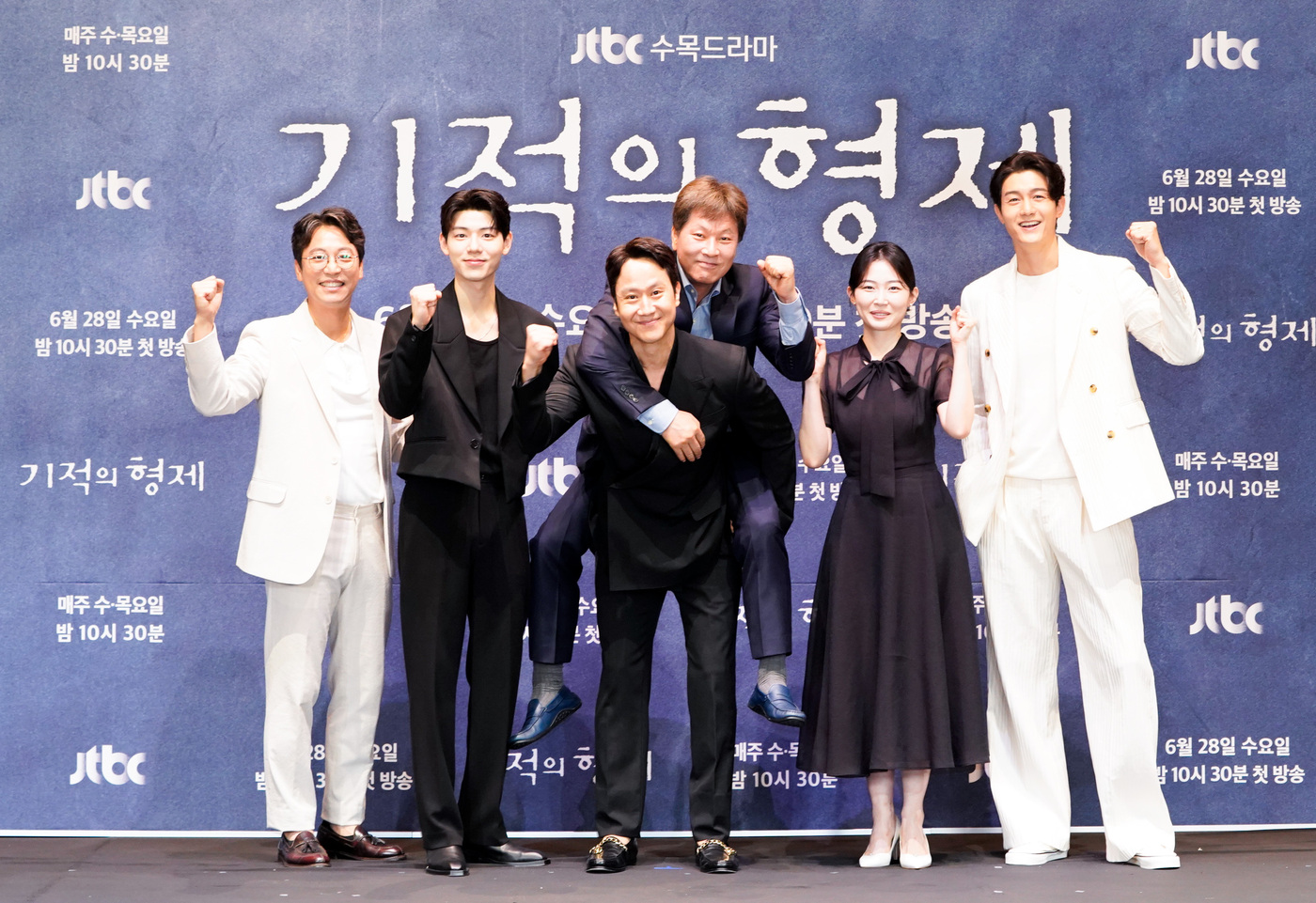 '기적의 형제' <b>박찬홍 PD</b> "하반신 마비된 子과 산티아고 길 걷는 기적 원...