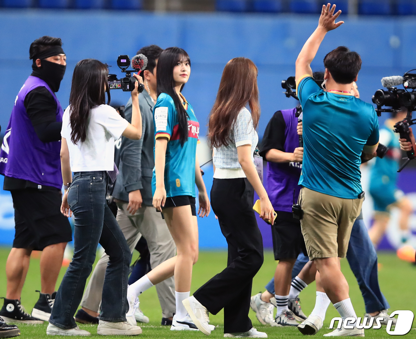 최하위 수원삼성, '10명' 포항과 1-1 무…FC서울, 수원FC 7-2 대파 (종합...