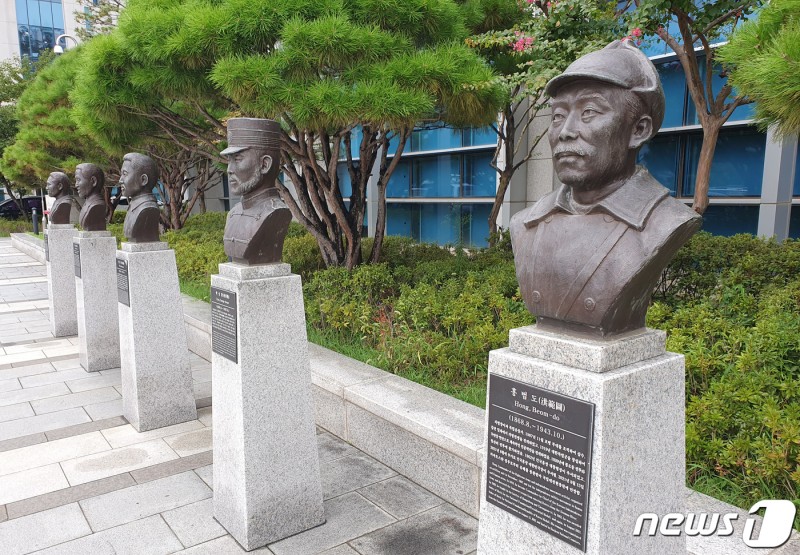 국방홍보원 "공산주의자 <b>홍범도</b>는 오해" 5년 전 영상 비공개 처리