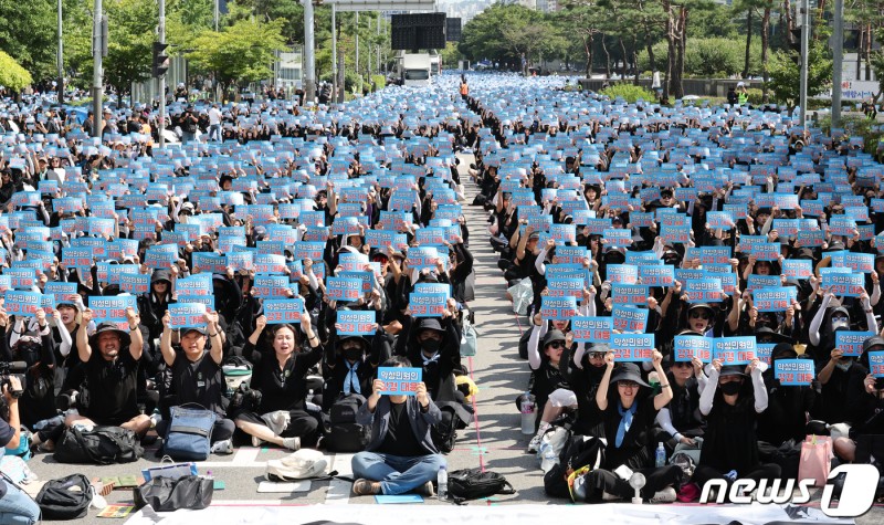 "병가 쓰지 마세요" 9·4 <b>공교육 멈춤의 날</b> 학교 현장 '갈등'