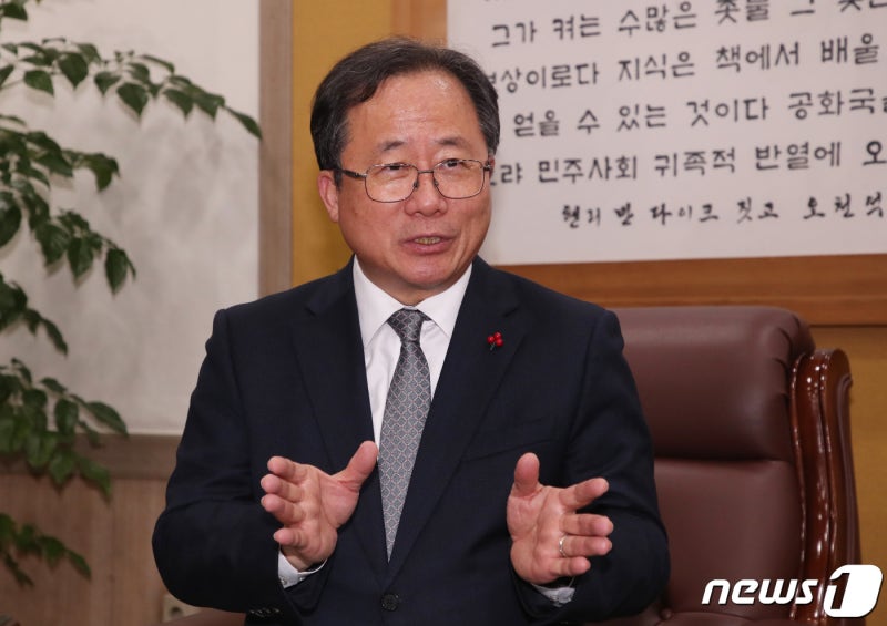 공수처 '<b>해직교사 특채 의혹</b>' <b>김석준</b> 전 부산교육감 소환