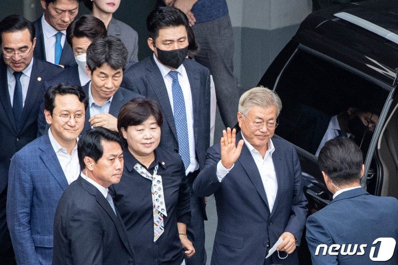 <b>문재인</b>, 단식 20일차 이재명에 '중단' 권유…이재명 "죄송합니다"